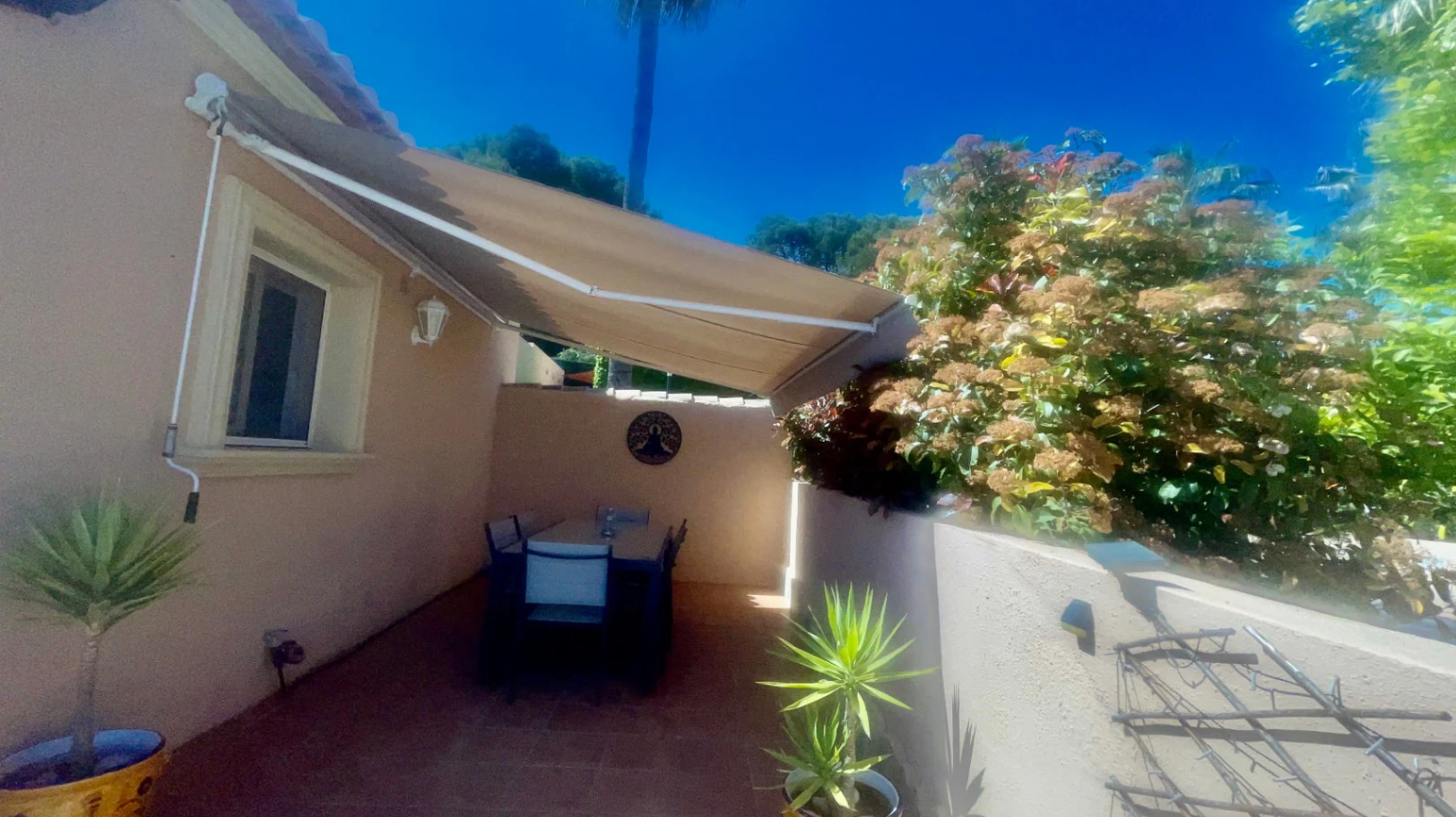 Villa for sale in Alcalali: Modern, immaculate, spacious corner plot