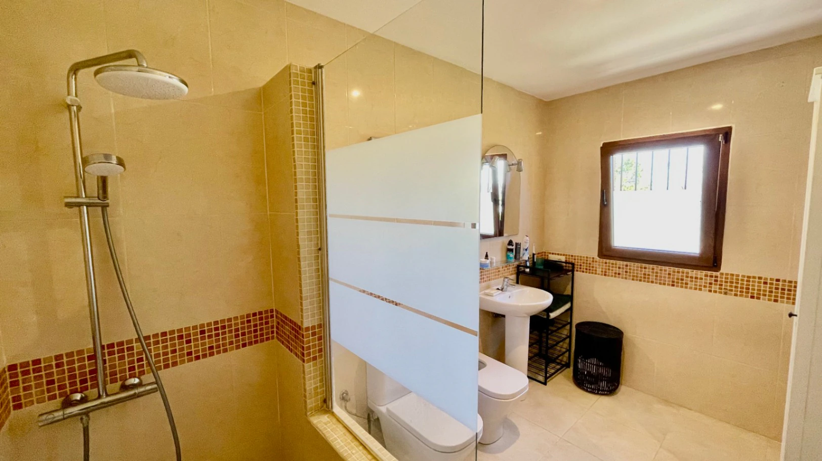 Villa for sale in Jalon: Spacious flat plot, quiet location