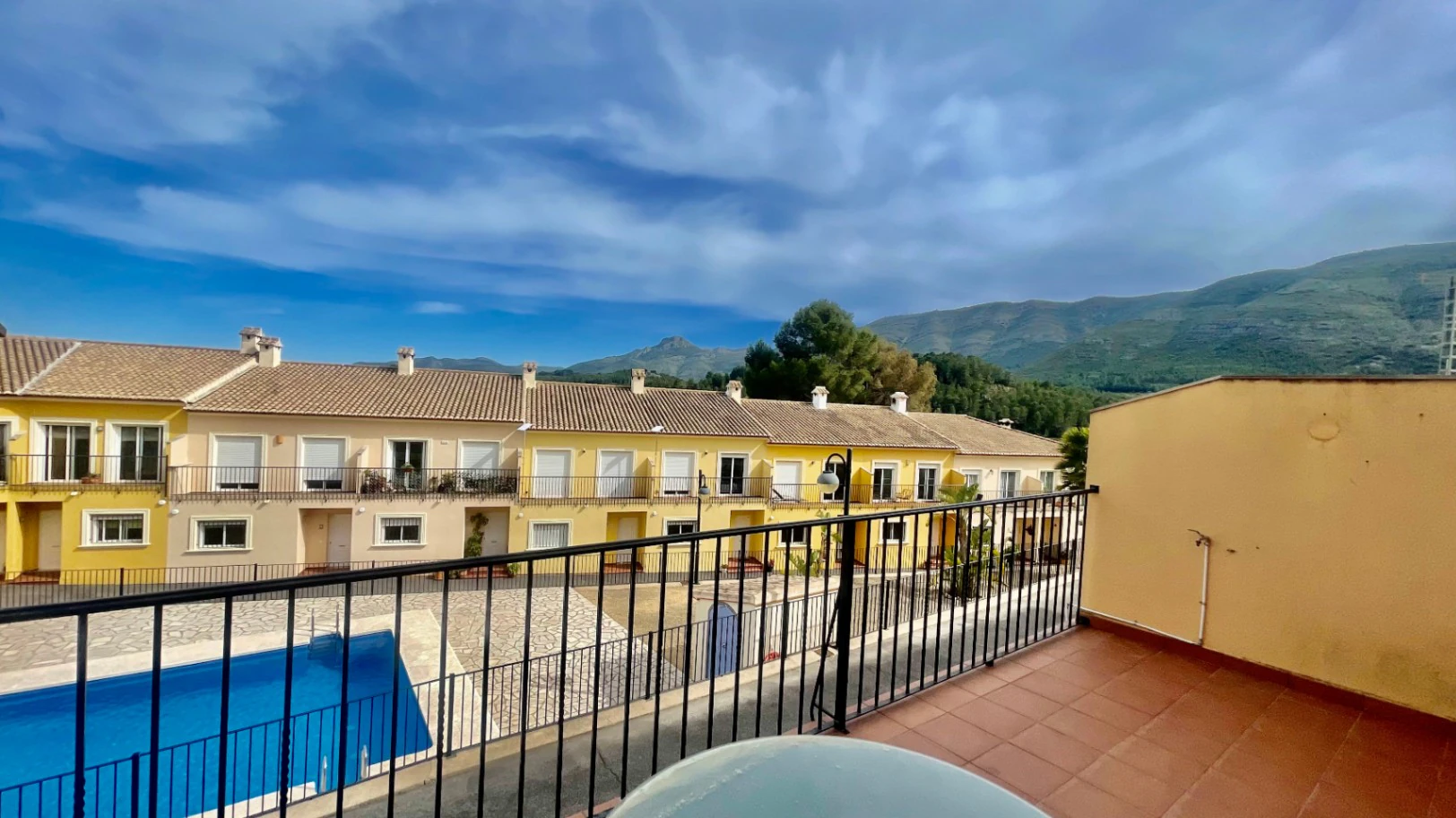 Modern townhouse for sale in Murla:  Spacious and versatile