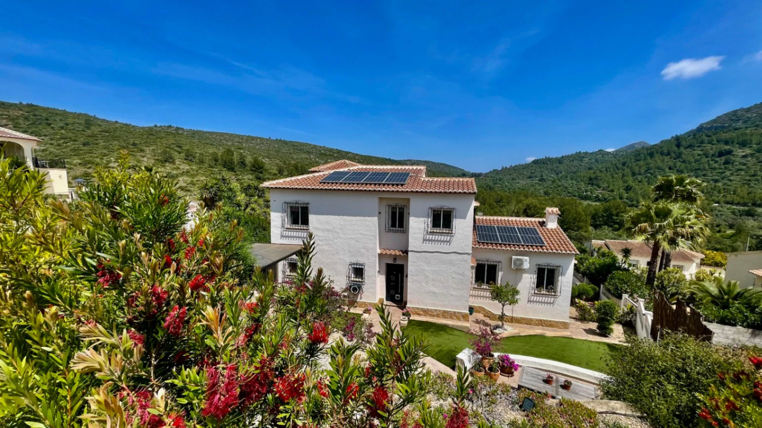 Villa for sale in Alcalali: Spacious corner plot