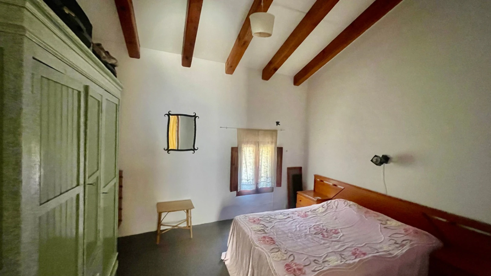 Traditional country home for sale in Llosa: Unique and charming