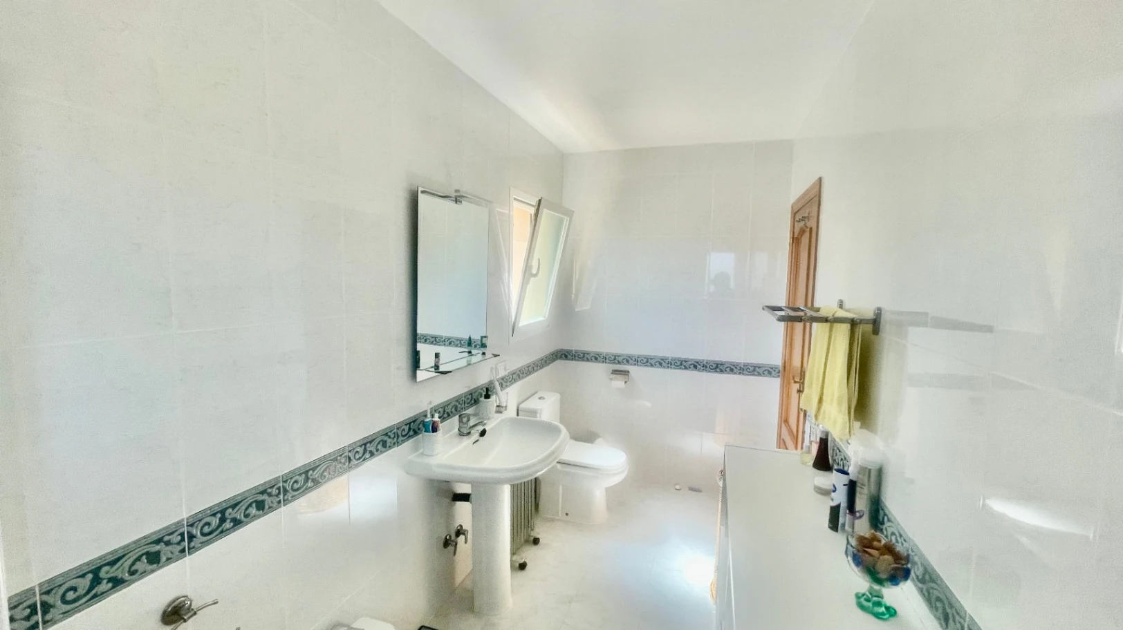 Villa for sale in Alcalali: Modern, immaculate, spacious corner plot