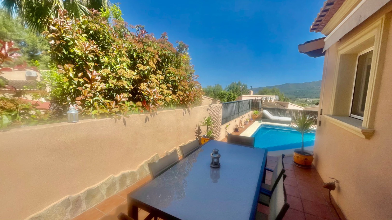 Villa for sale in Alcalali: Modern, immaculate, spacious corner plot