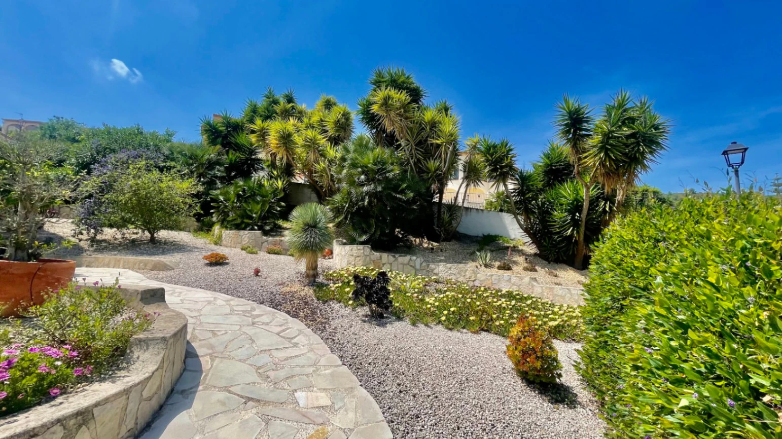 Villa for sale in Alcalali: Spacious corner plot