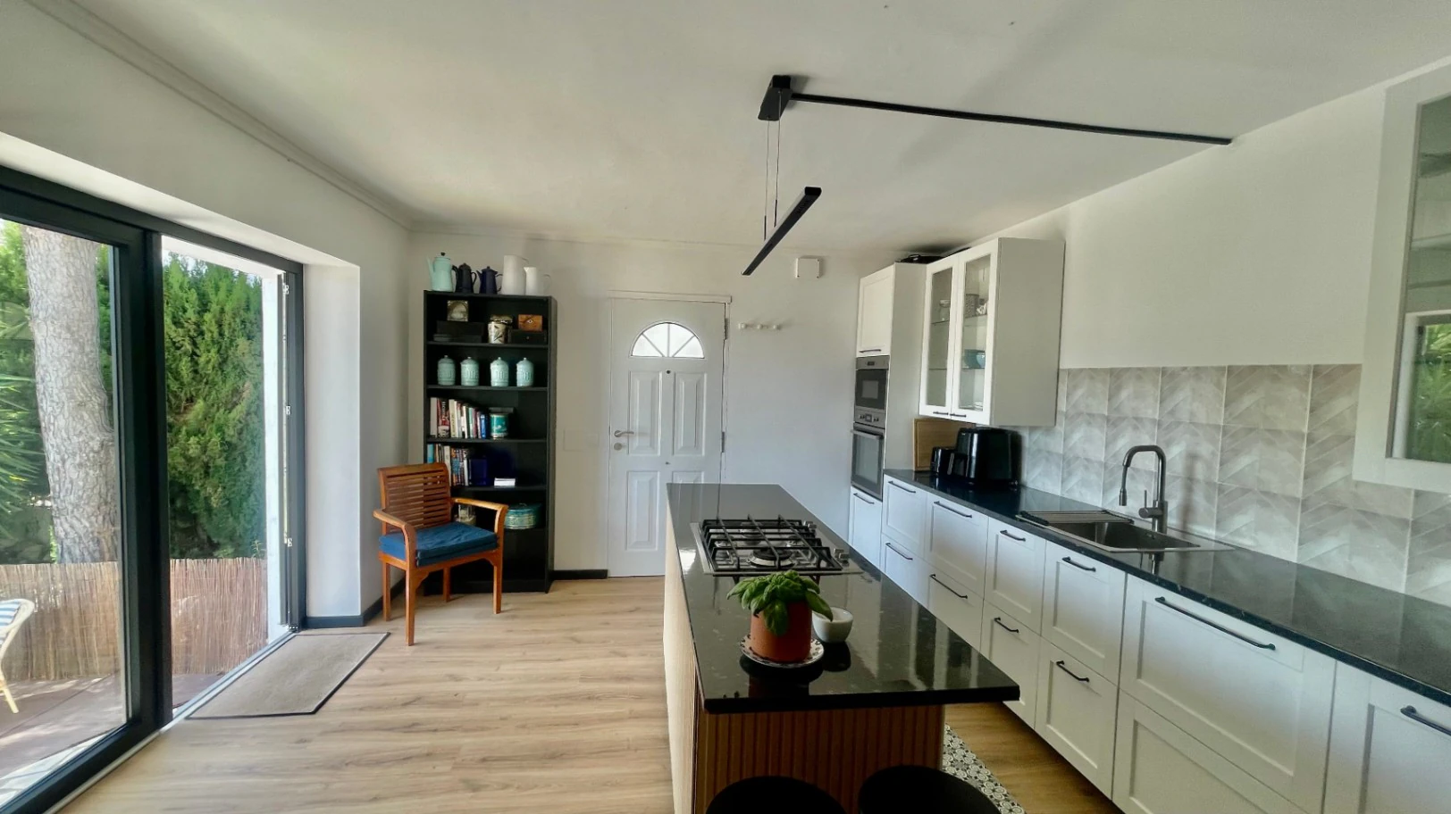 Villa for sale in Tormos: Spectacular views, guest apartment