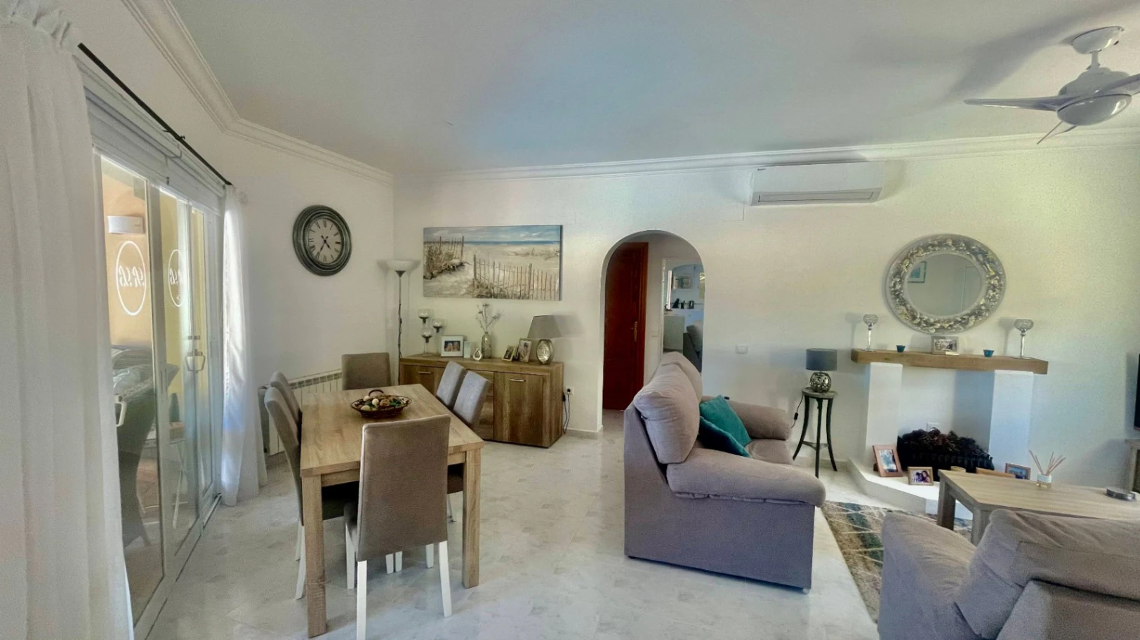 Villa for sale in Alcalali: Modern, immaculate, spacious corner plot