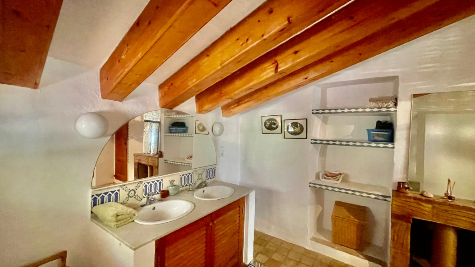 Traditional country home for sale in Llosa: Unique and charming