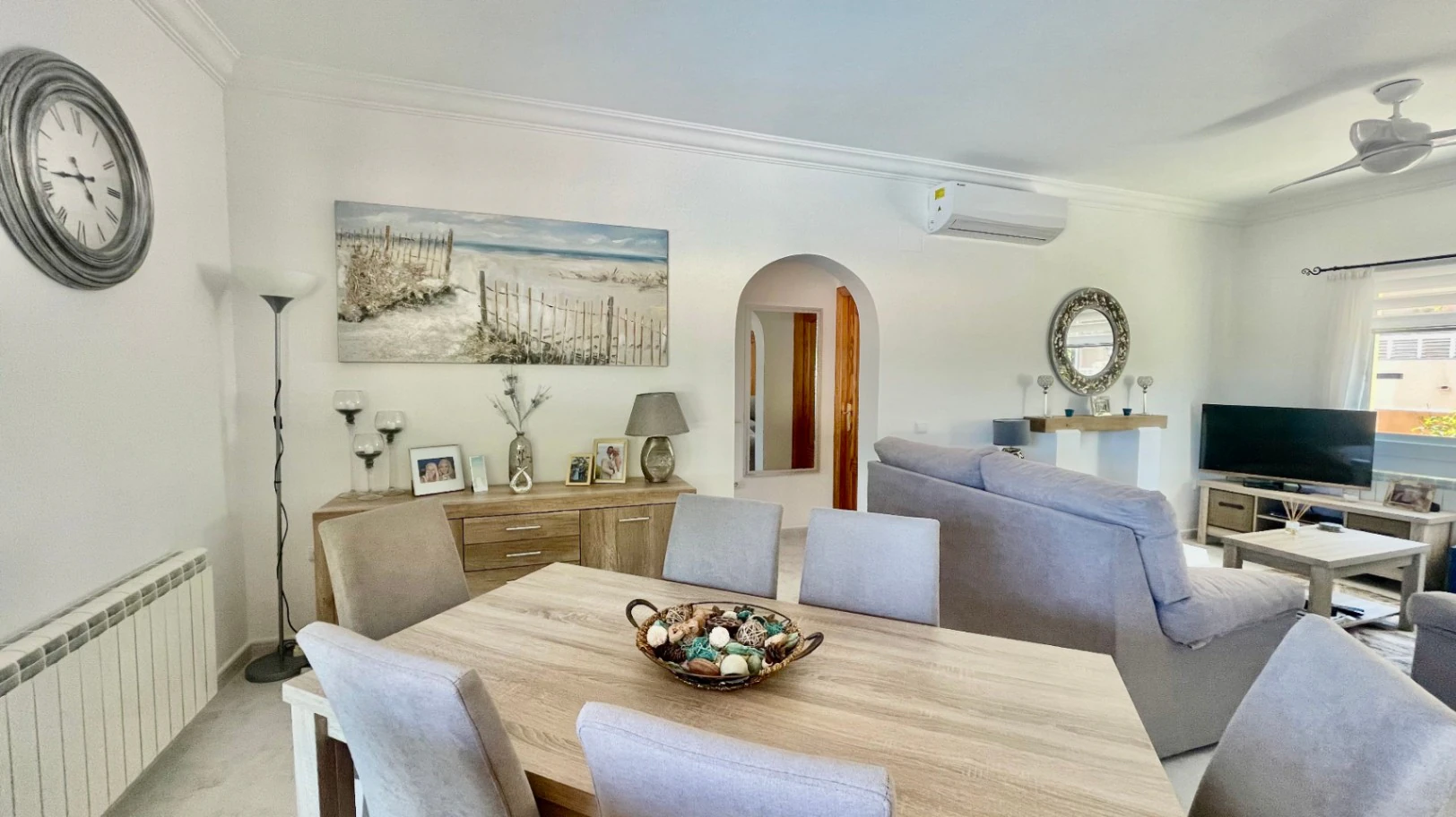 Villa for sale in Alcalali: Modern, immaculate, spacious corner plot