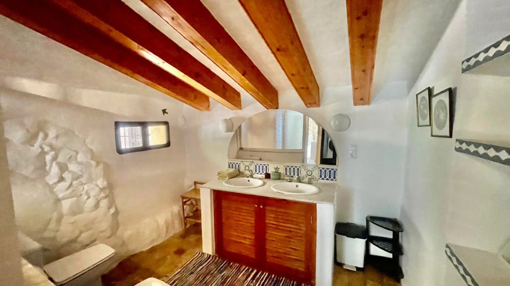 Traditional country home for sale in Llosa: Unique and charming