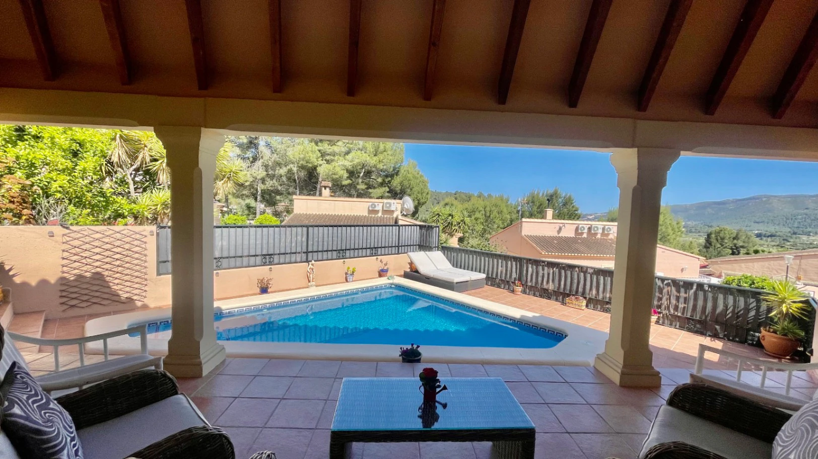 Villa for sale in Alcalali: Modern, immaculate, spacious corner plot