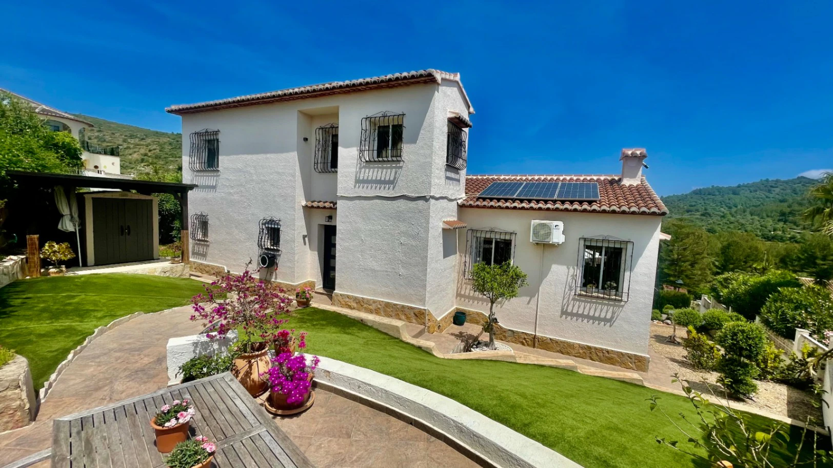 Villa for sale in Alcalali: Spacious corner plot