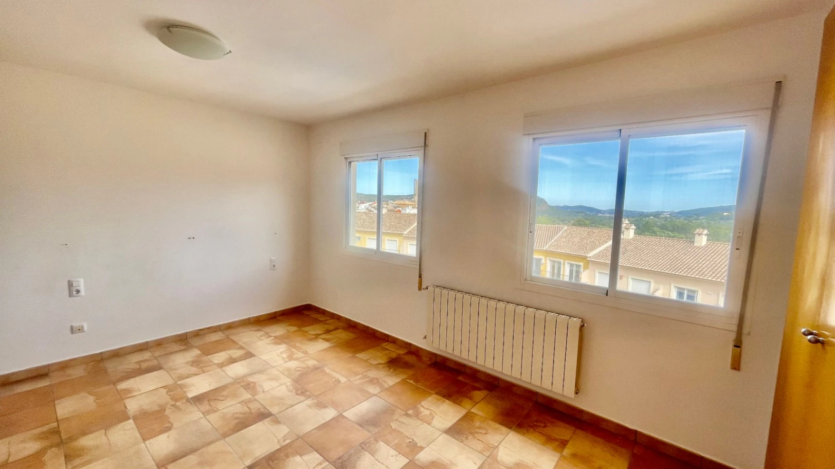Adosado moderno en venta en Murla: espacioso y versátil