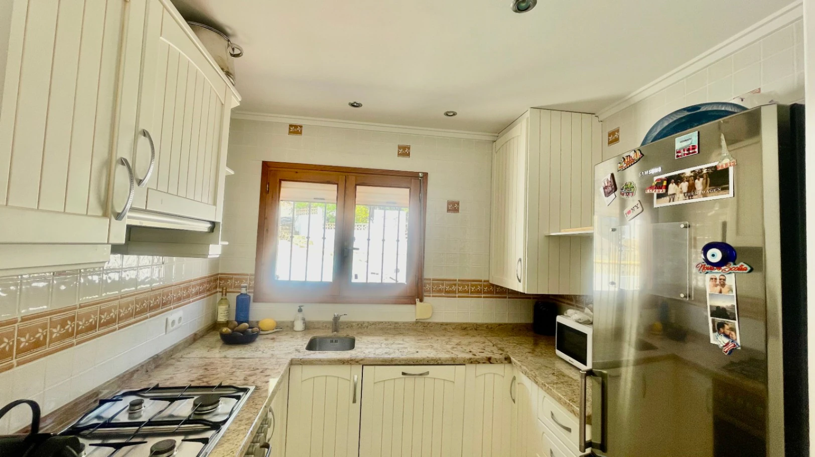 Villa à vendre à Tormos : vue imprenable, appartement d'amis