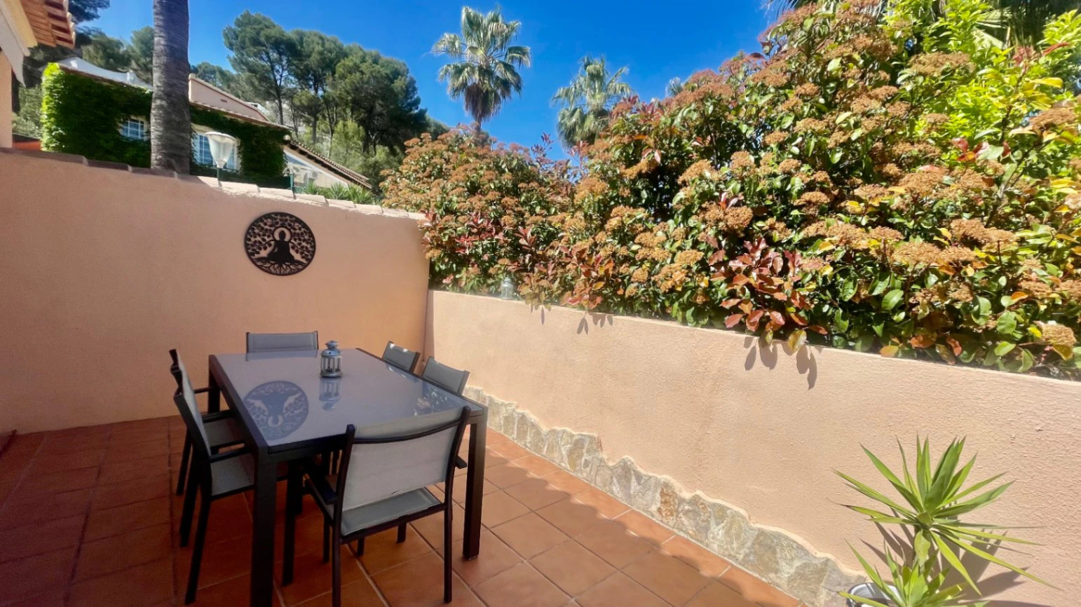 Villa te koop in Alcalali: modern, in perfecte staat, ruim hoekperceel