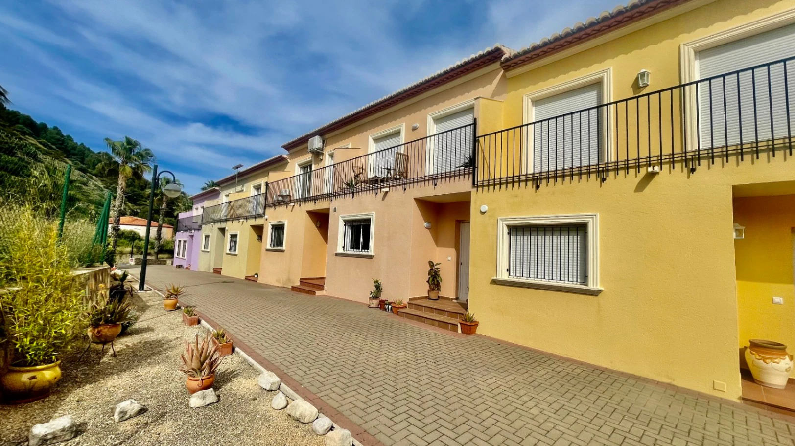 Adosado moderno en venta en Murla: espacioso y versátil
