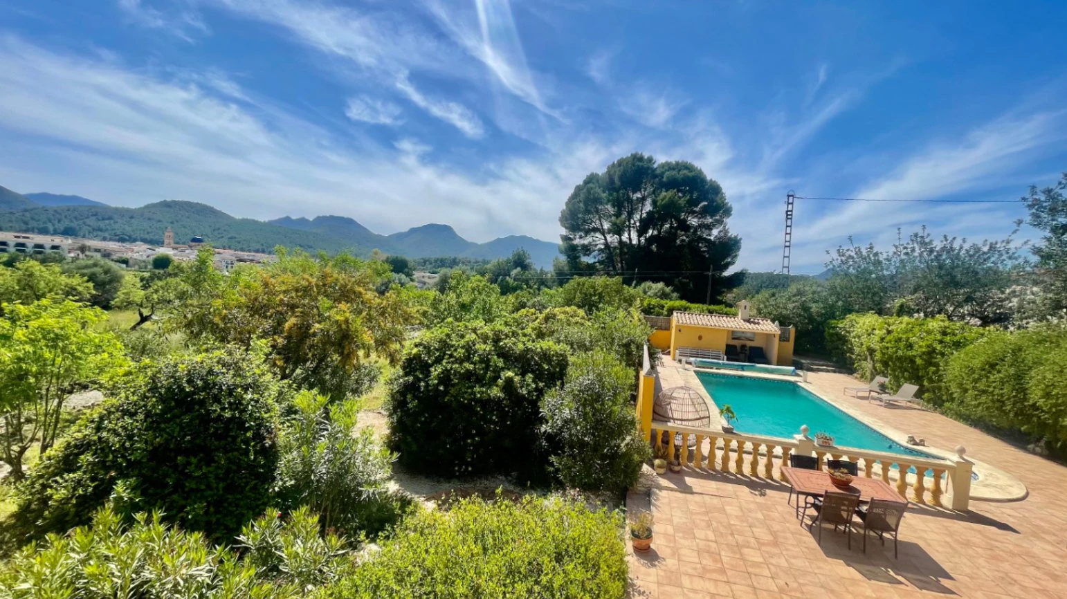 Villa en venta en Jalón: parcela llana y espaciosa, en una zona tranquila