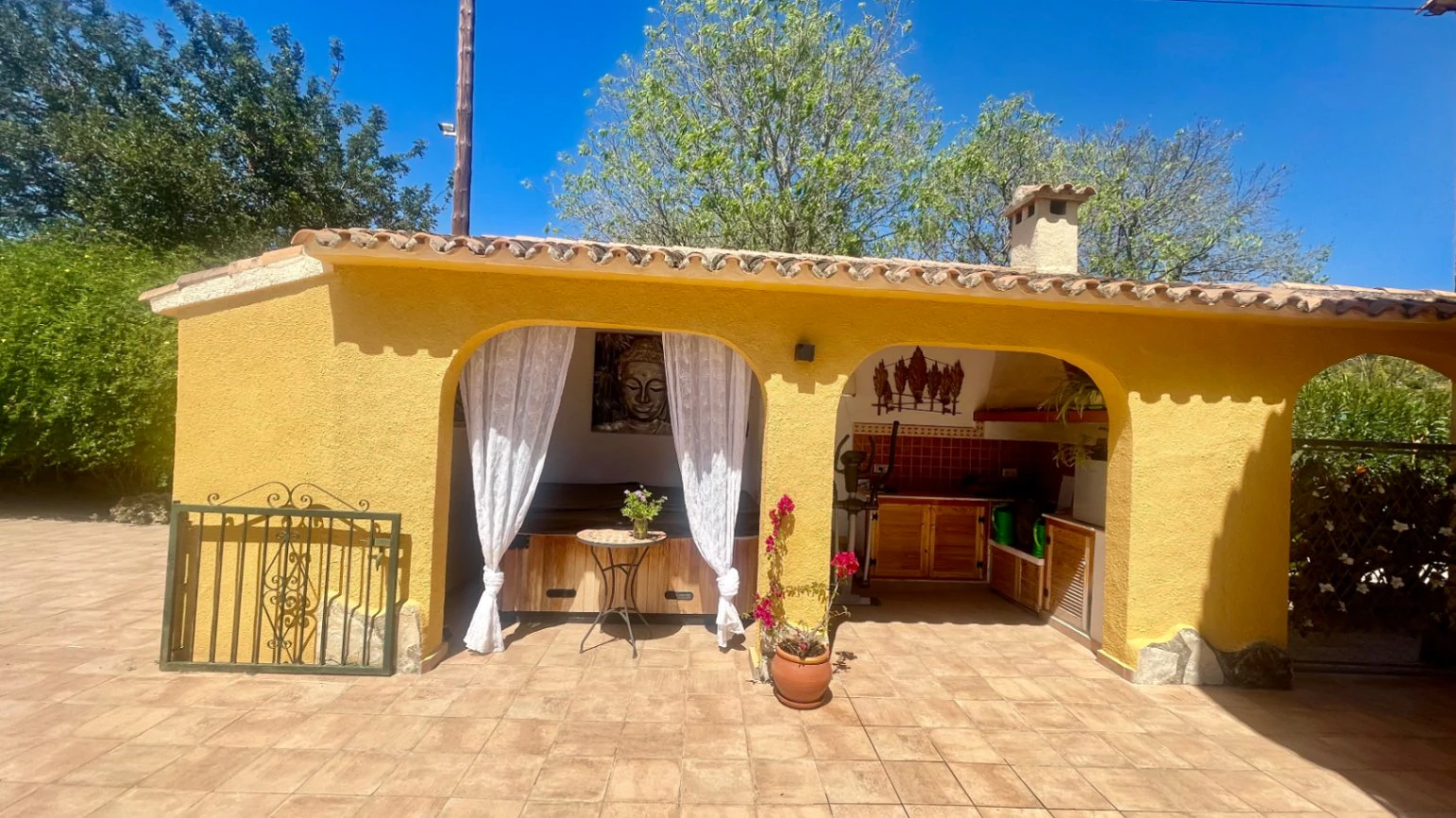 Villa en venta en Jalón: parcela llana y espaciosa, en una zona tranquila