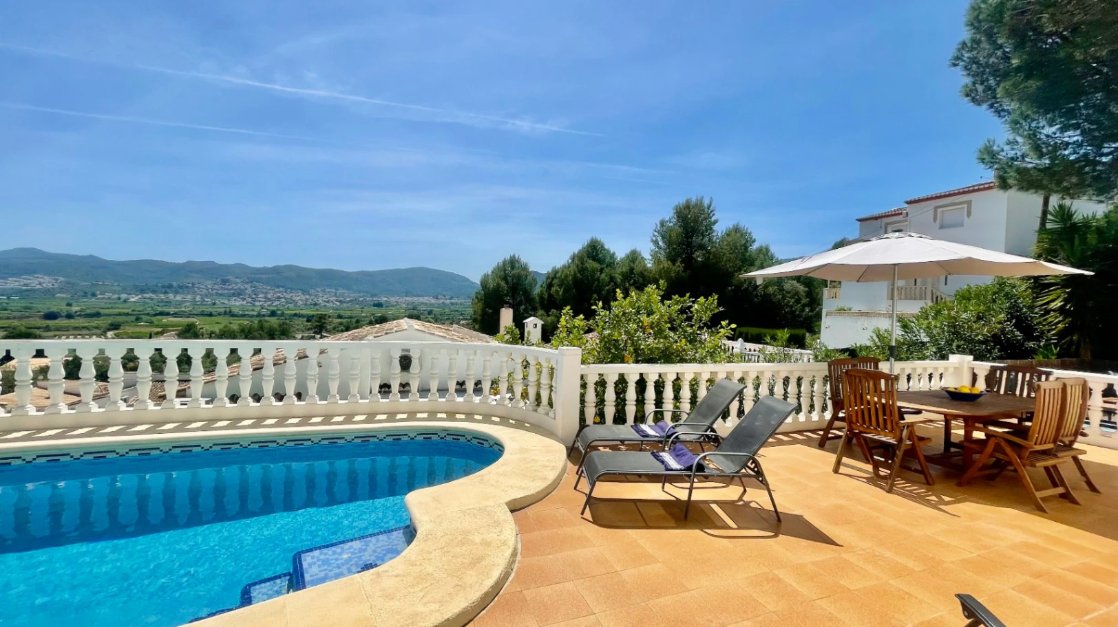 Villa à vendre à Tormos : vue imprenable, appartement d'amis