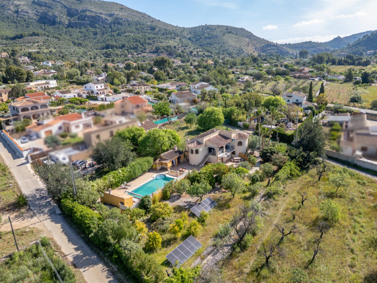 Villa en venta en Jalón: parcela llana y espaciosa, en una zona tranquila