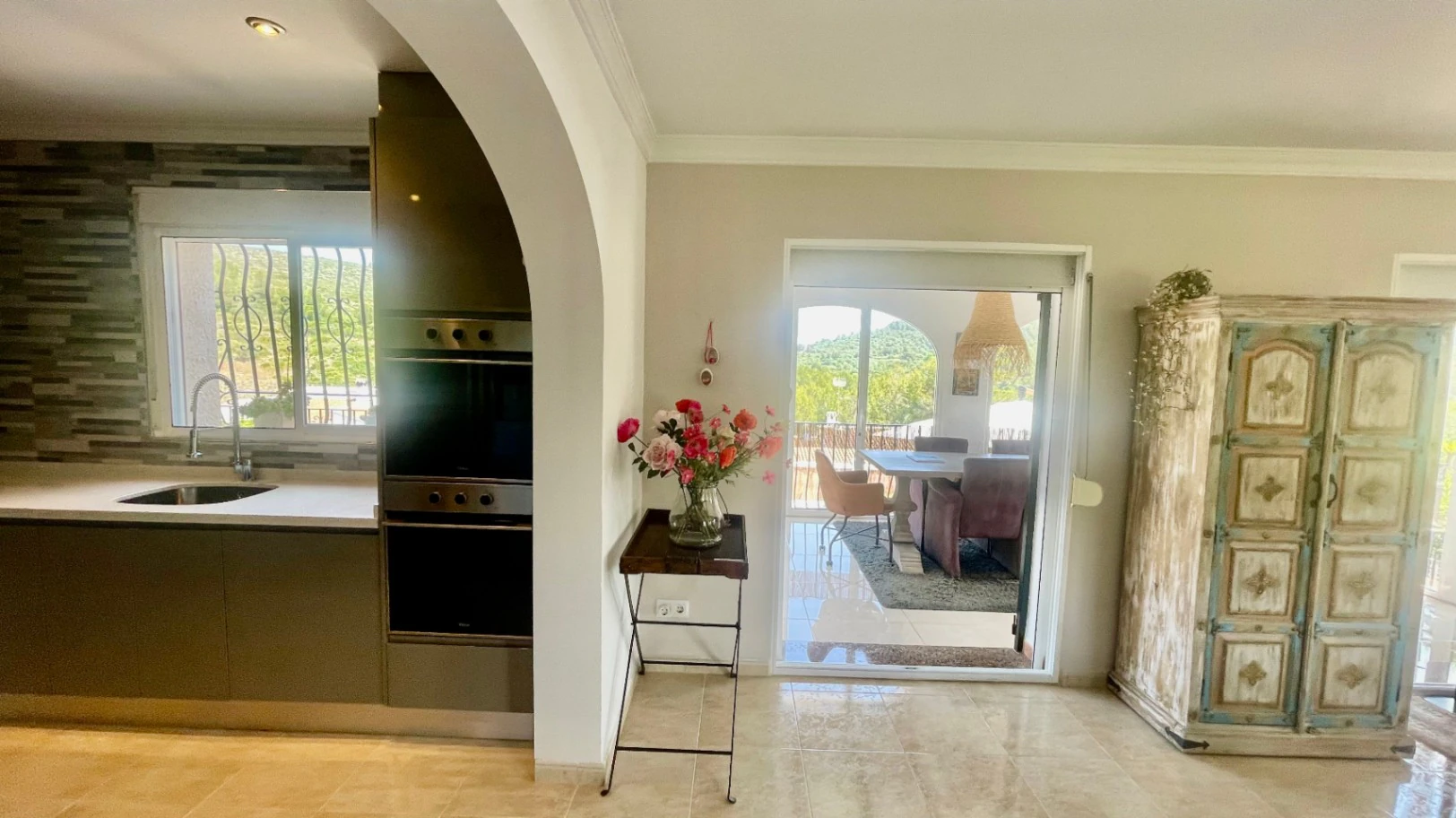 Villa te koop in Alcalalí: Ruim hoekperceel