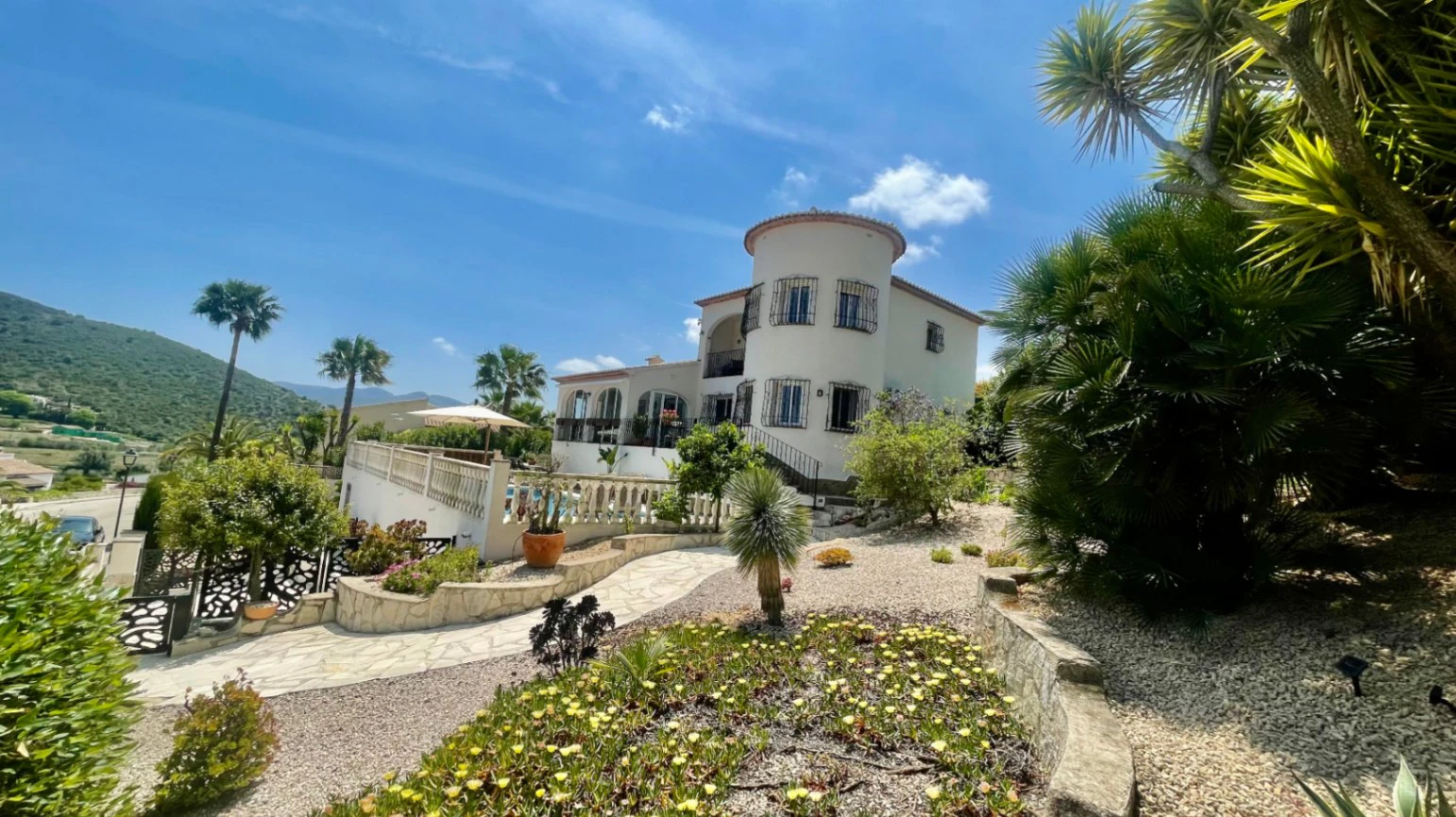 Villa te koop in Alcalalí: Ruim hoekperceel