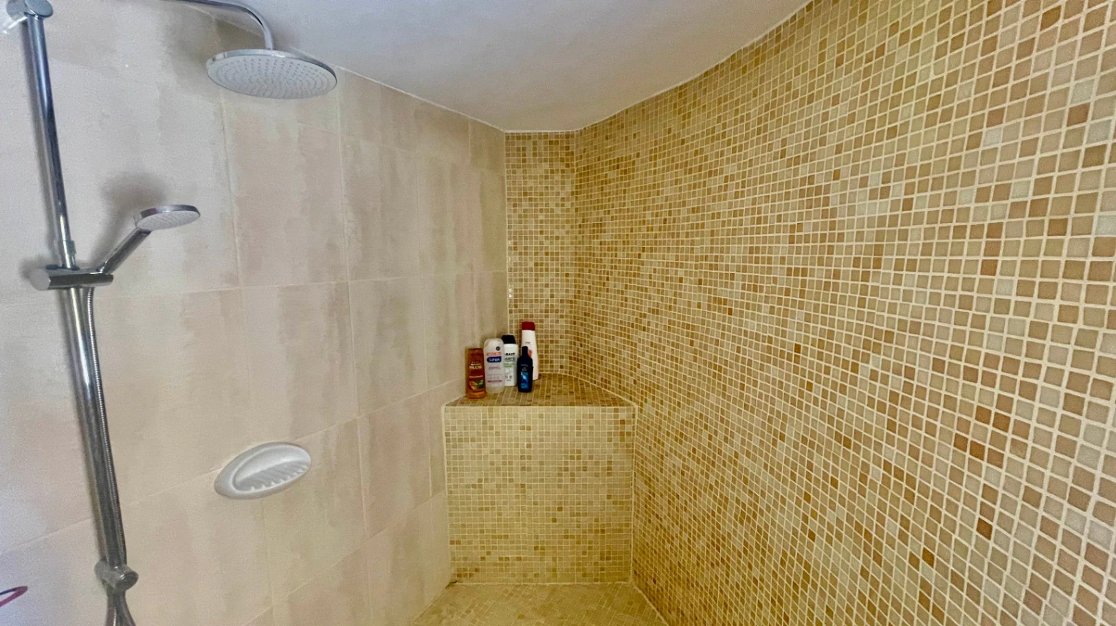 Villa en venta en Jalón: parcela llana y espaciosa, en una zona tranquila