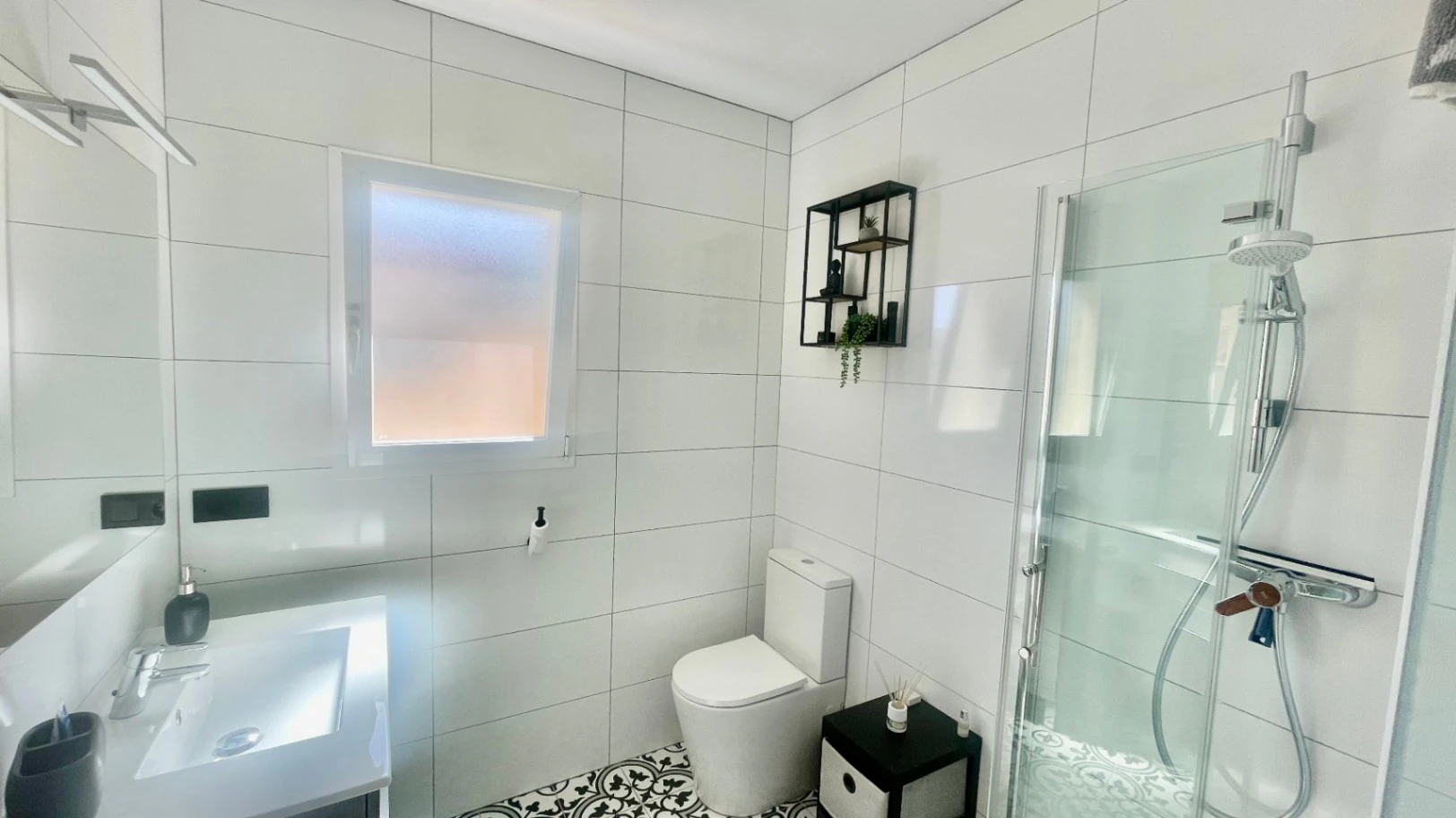 Villa te koop in Alcalali: modern, in perfecte staat, ruim hoekperceel
