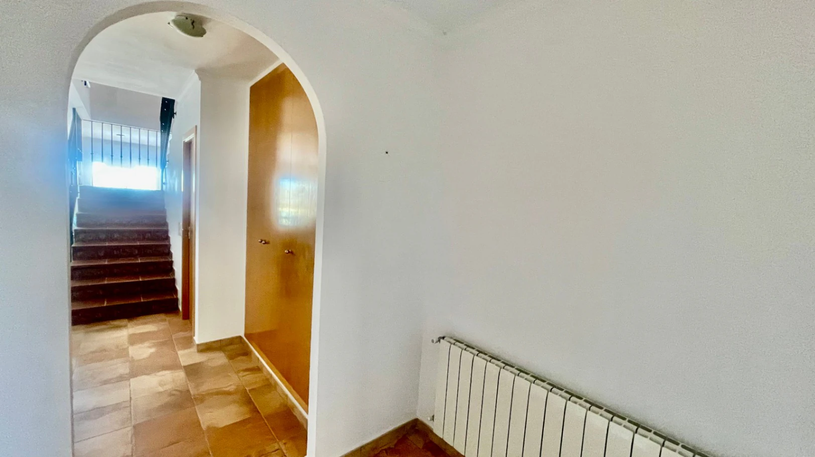 Adosado moderno en venta en Murla: espacioso y versátil