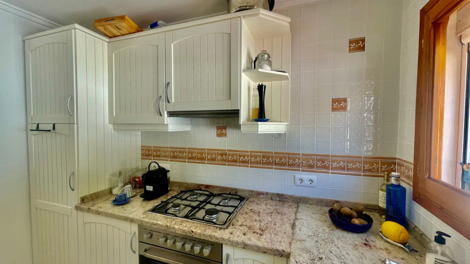 Villa à vendre à Tormos : vue imprenable, appartement d'amis
