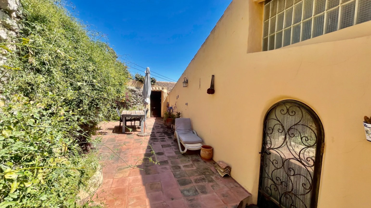 Traditional country home for sale in Llosa: Unique and charming