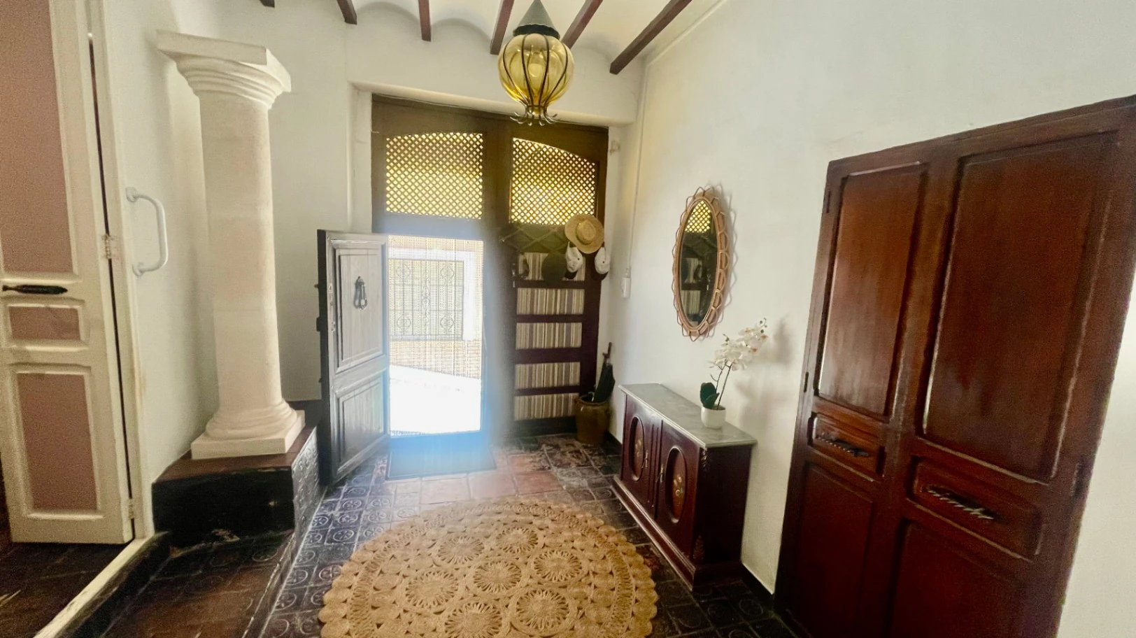 Traditional country home for sale in Llosa: Unique and charming