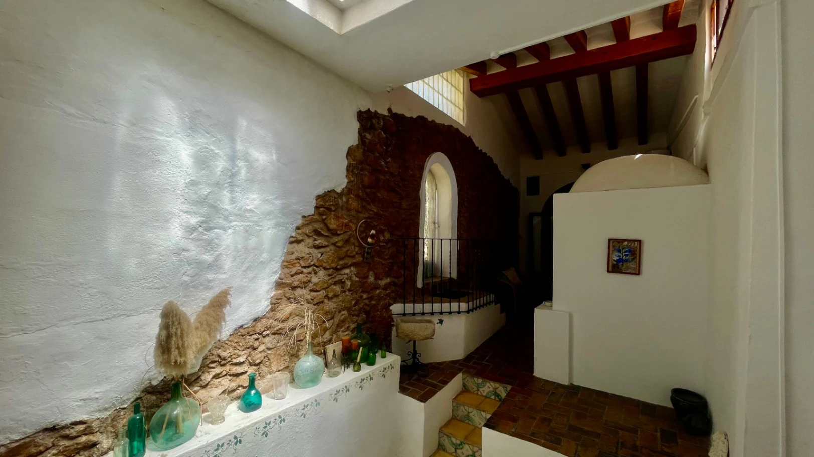 Traditional country home for sale in Llosa: Unique and charming