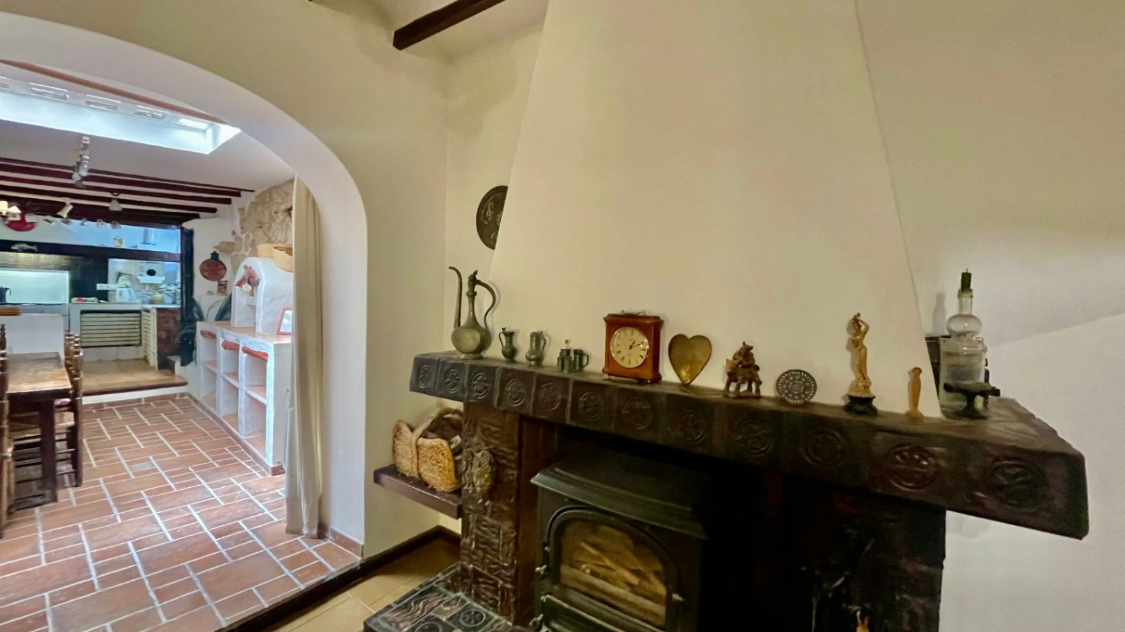 Traditional country home for sale in Llosa: Unique and charming