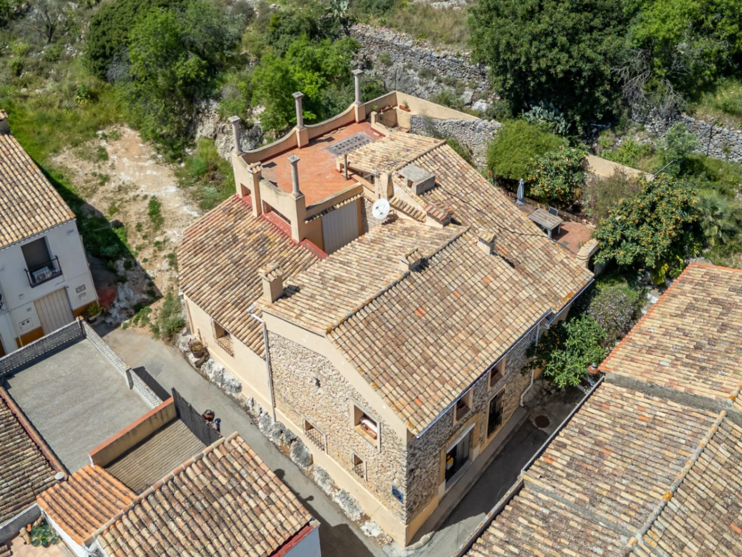 Traditional country home for sale in Llosa: Unique and charming