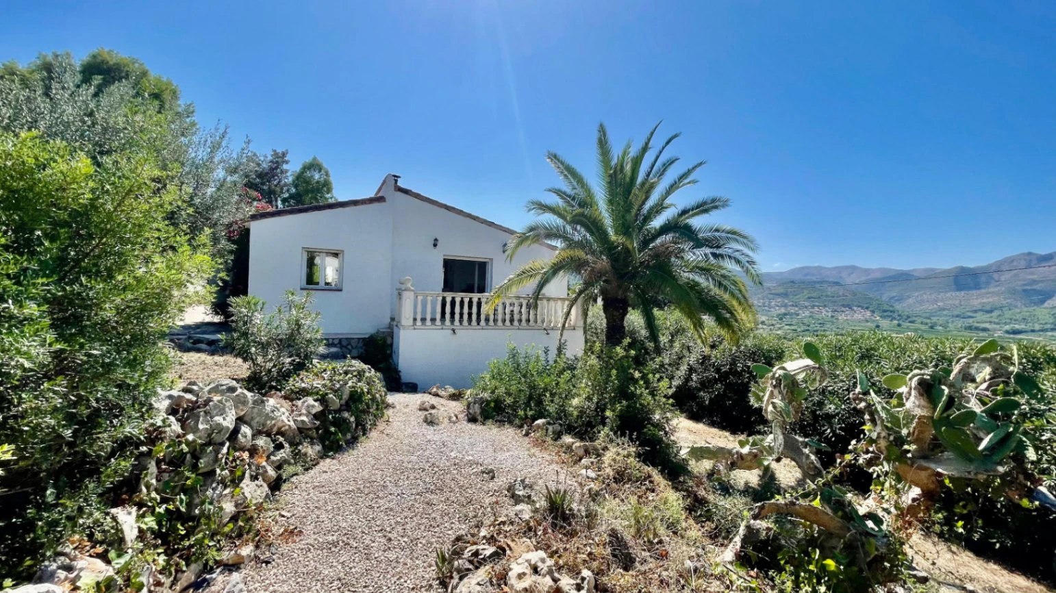 Villa for sale in Orba: Panoramic views, separate guest apartment