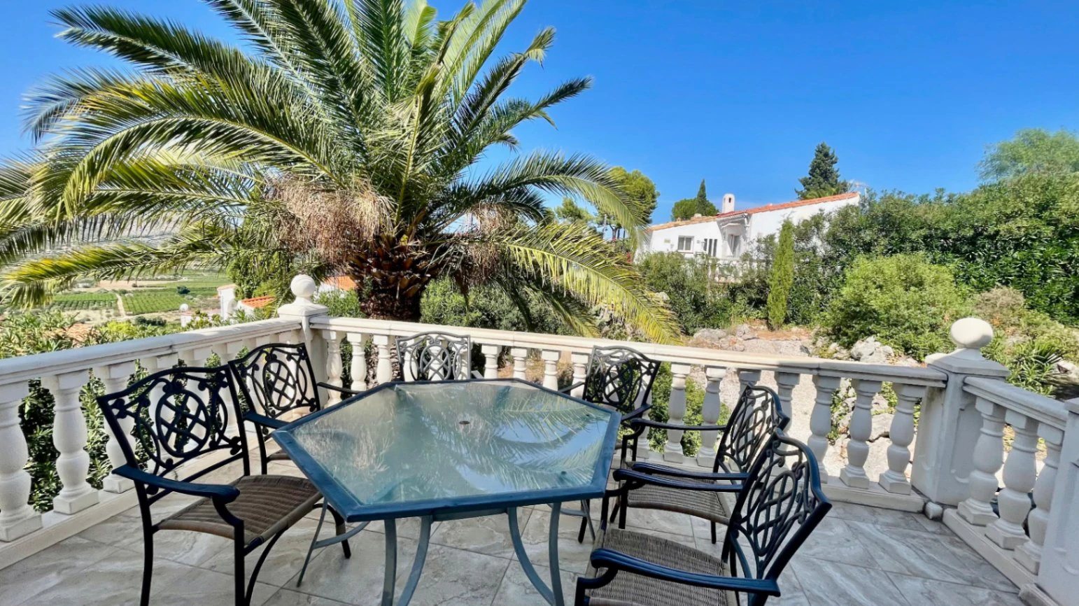 Villa for sale in Orba: Panoramic views, separate guest apartment