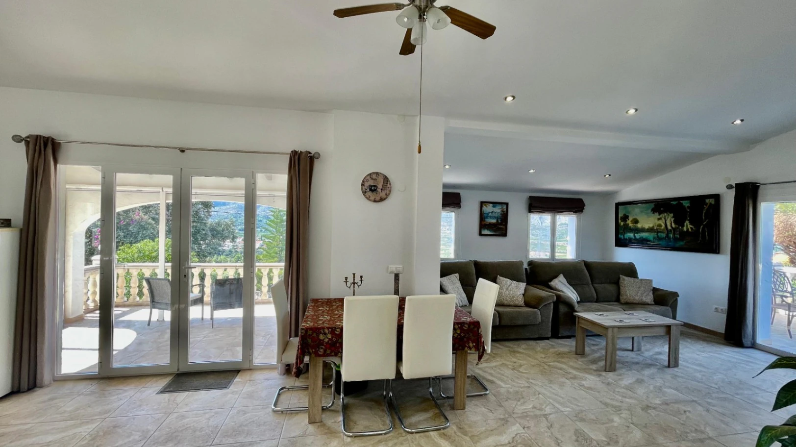 Villa for sale in Orba: Panoramic views, separate guest apartment