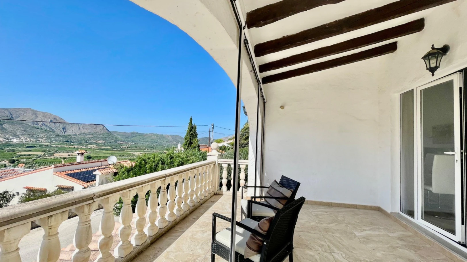 Villa for sale in Orba: Panoramic views, separate guest apartment