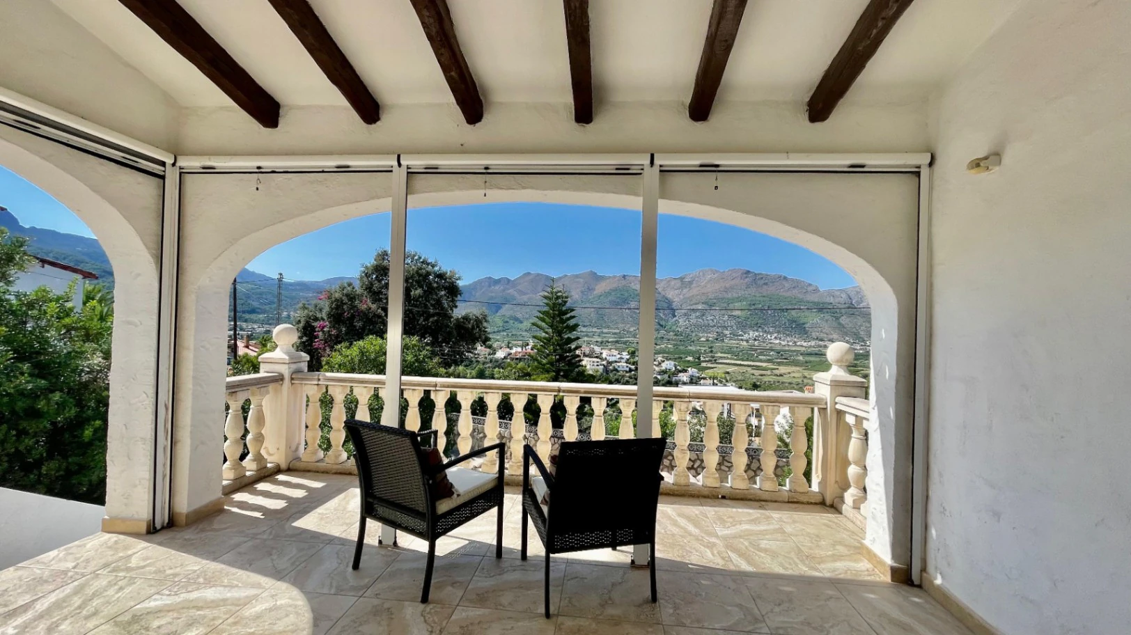 Villa for sale in Orba: Panoramic views, separate guest apartment