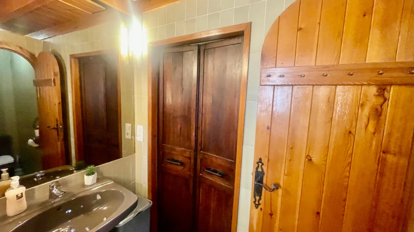 Traditional country home for sale in Llosa: Unique and charming