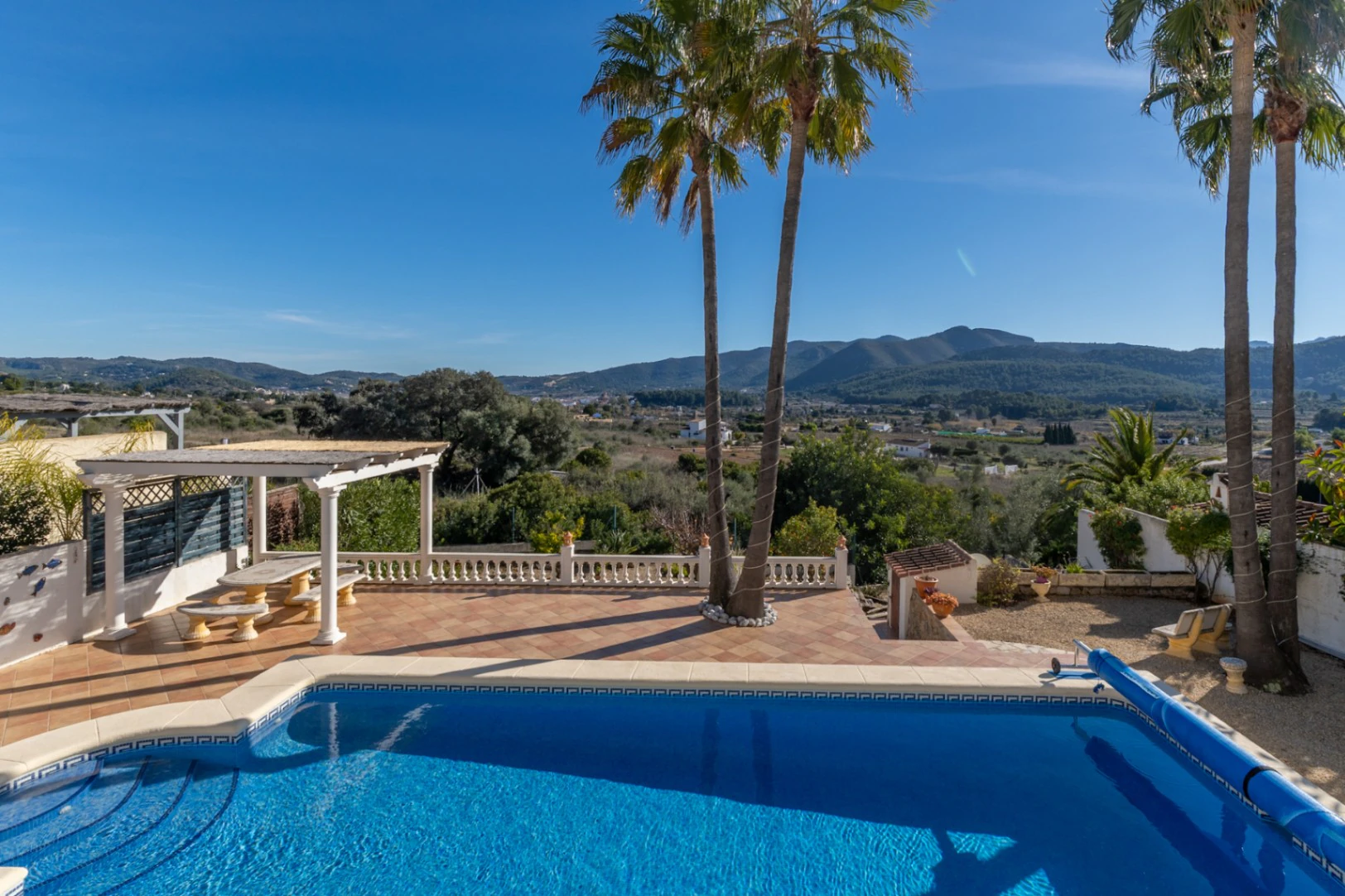 Villa for sale in Jalon: Frontline with spectacular south-facing views