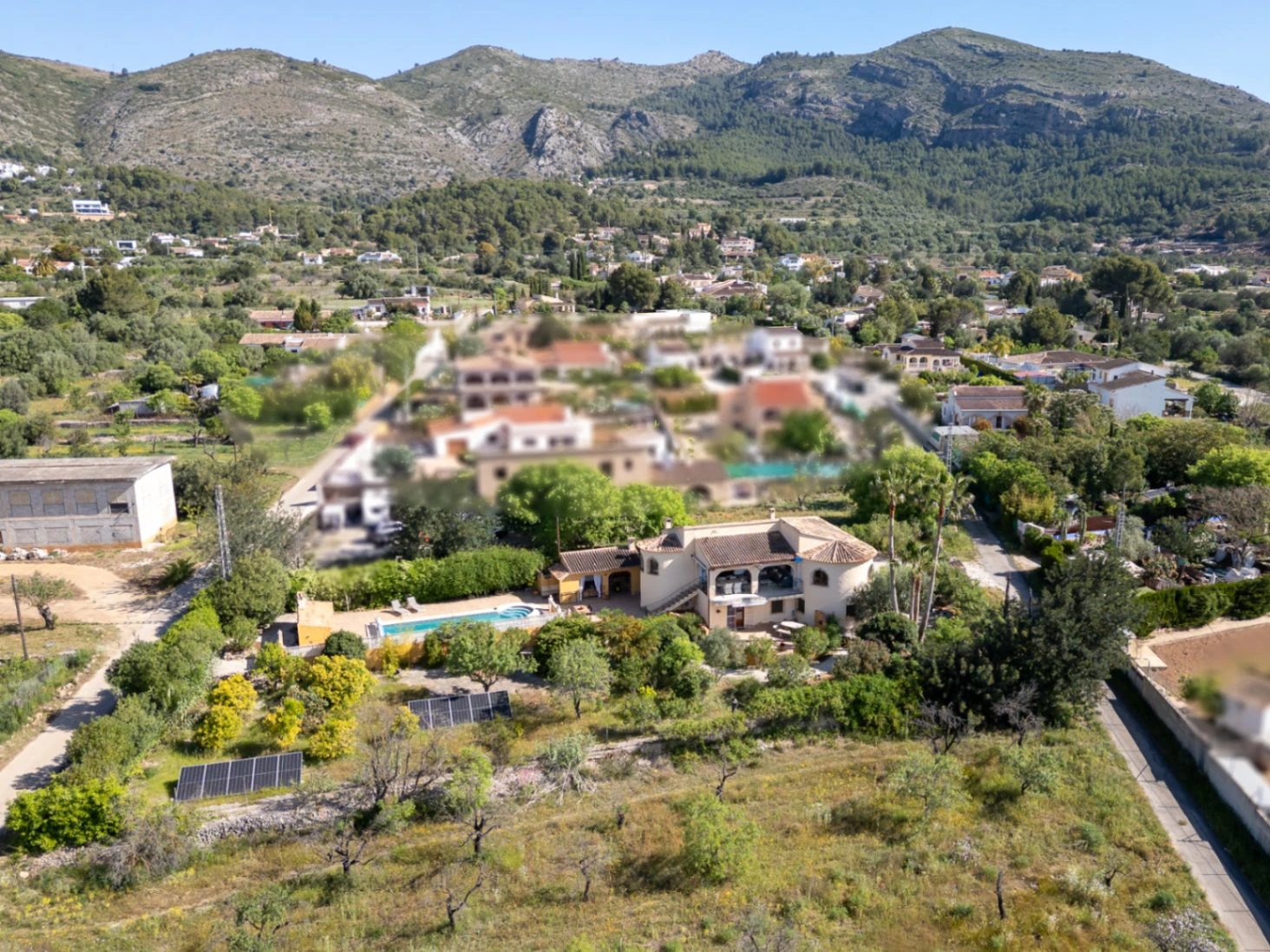 Villa for sale in Jalon: Spacious flat plot, quiet location