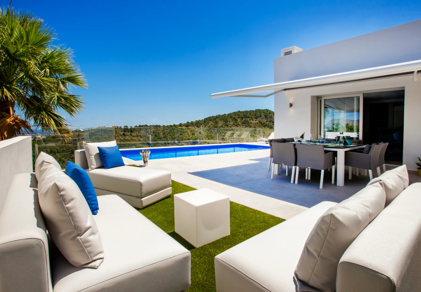 Villa for sale in Orba: Minimalist luxury, with fabulous views
