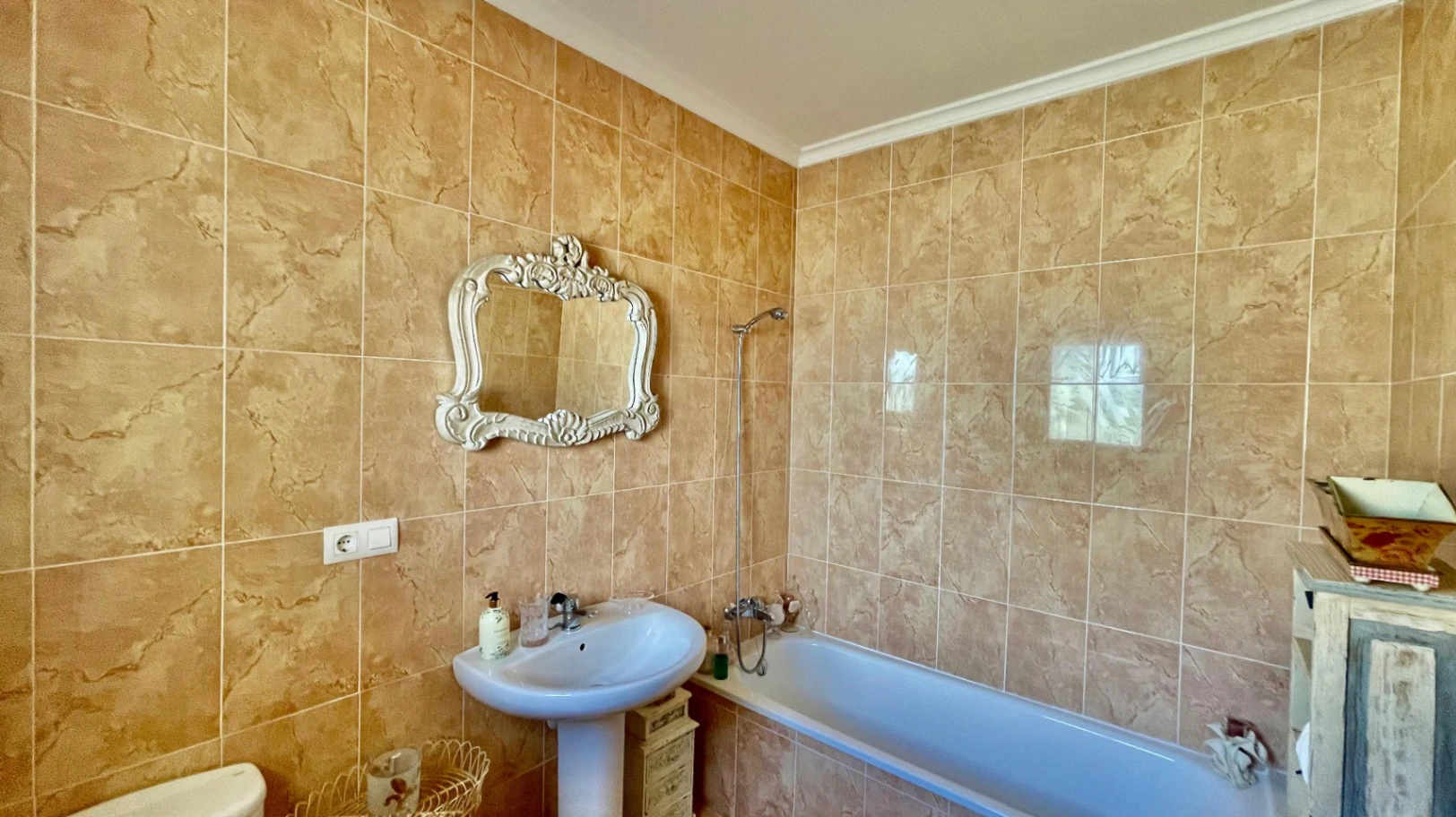 Villa for sale in Jalon: Spectacular, south-facing valley views