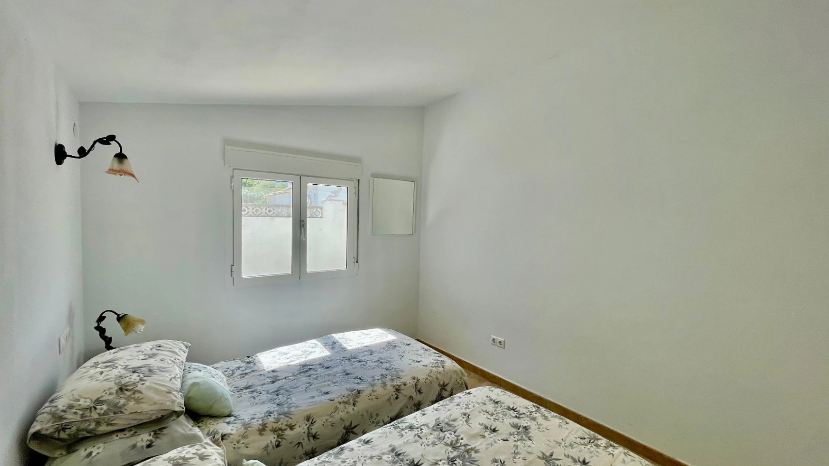 Villa for sale in Orba: Panoramic views, separate guest apartment