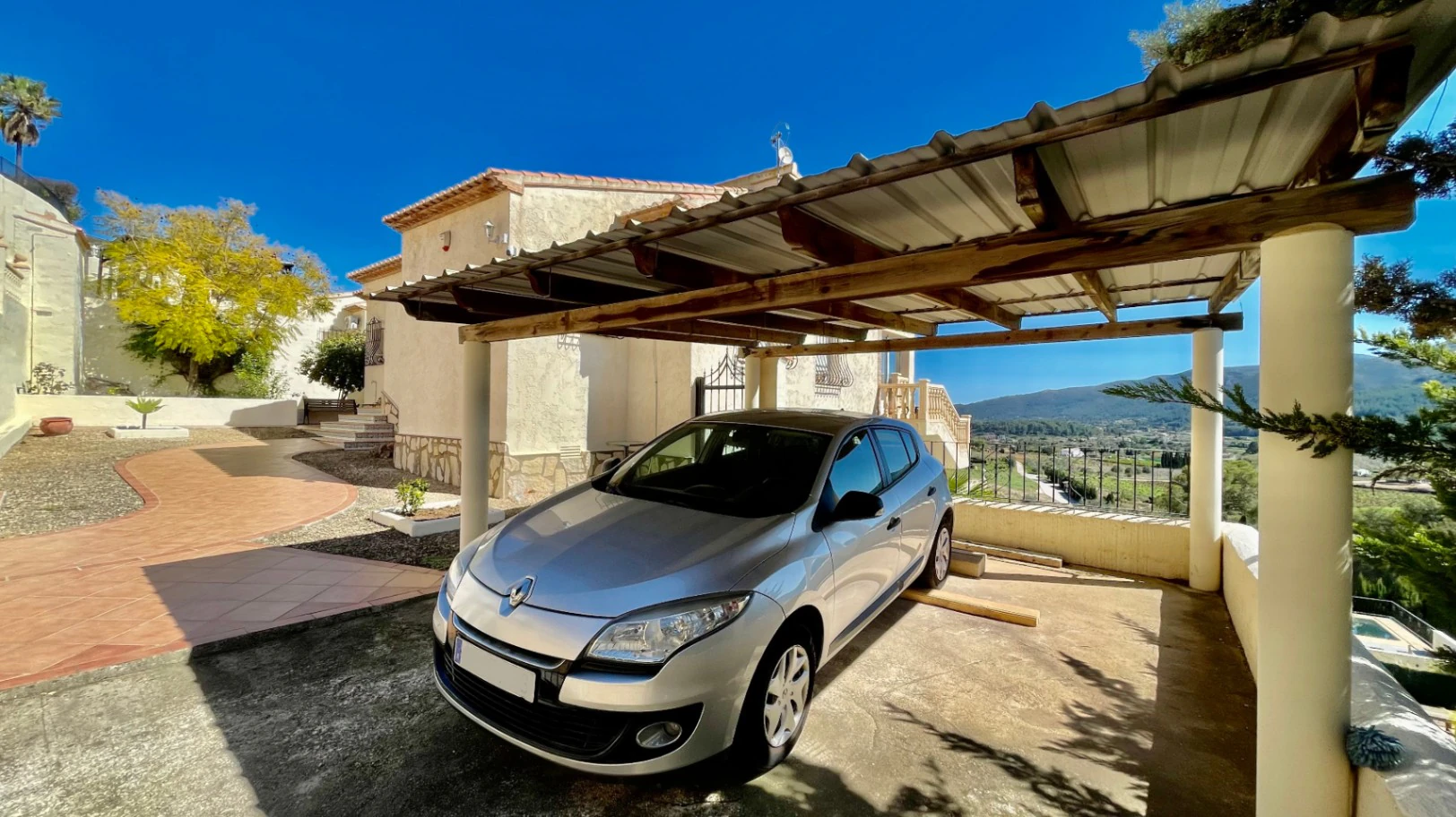 Villa for sale in Jalon:  Modern, easy access, with stunning views