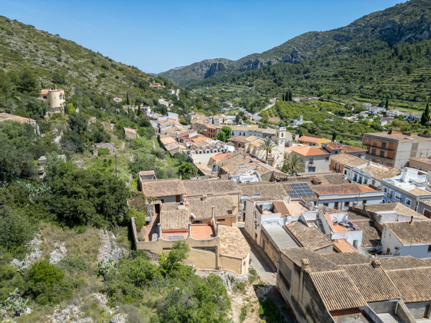 Traditional country home for sale in Llosa: Unique and charming