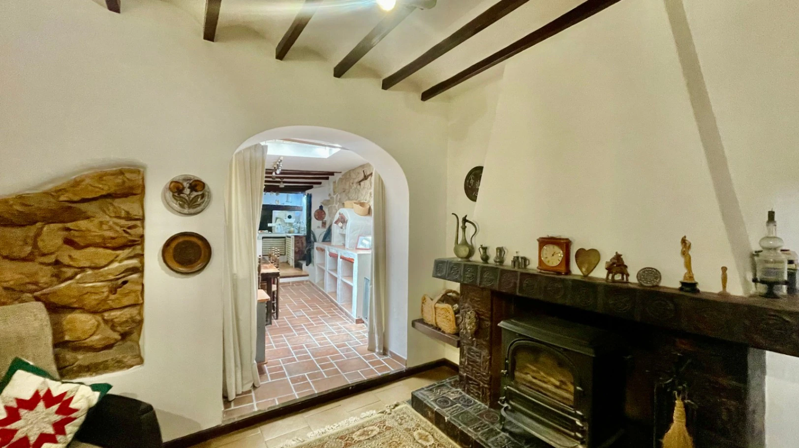Traditional country home for sale in Llosa: Unique and charming