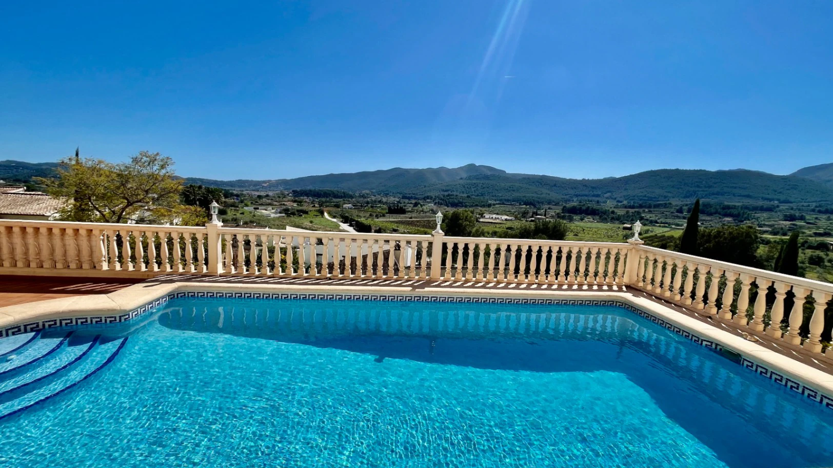 Villa for sale in Jalon:  Modern, easy access, with stunning views