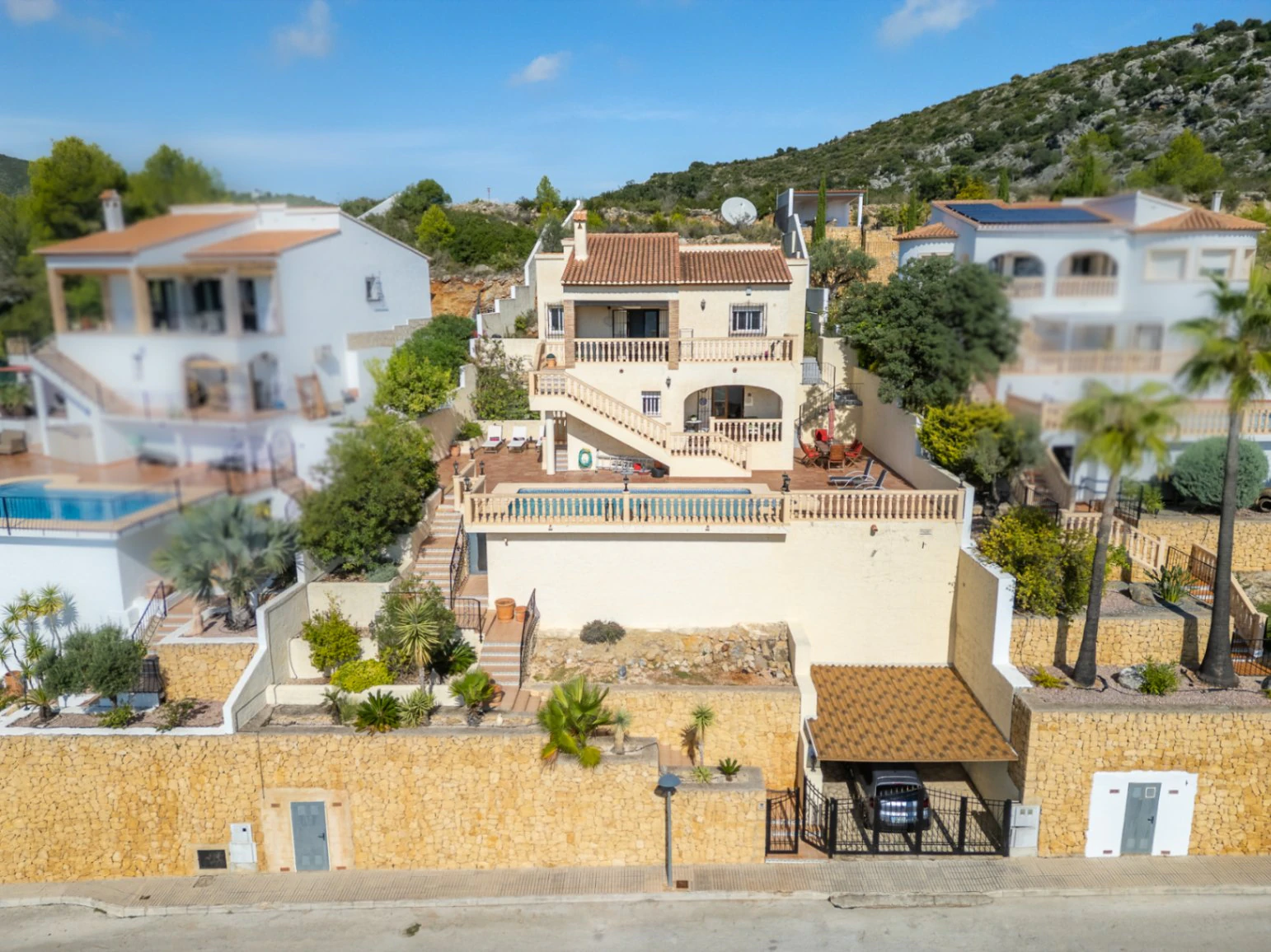 Villa for sale in Jalon: Spectacular, south-facing valley views